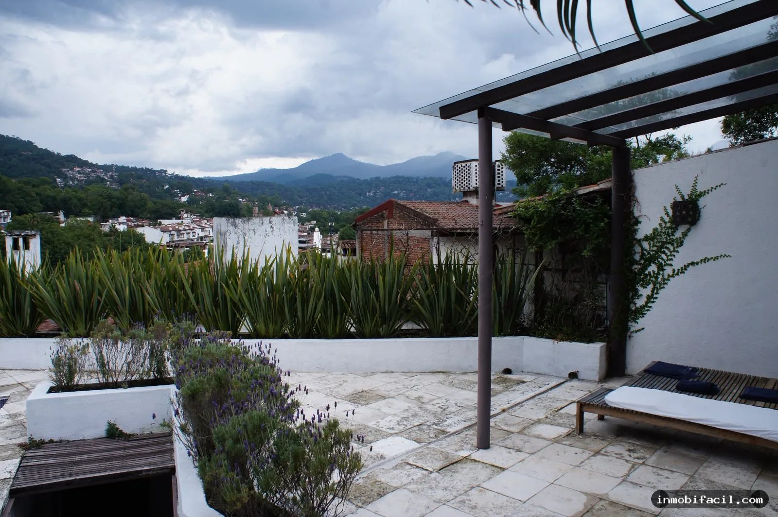 Foto 3 de Espectacular residencia amueblada con vista al lago en Valle de Bravo