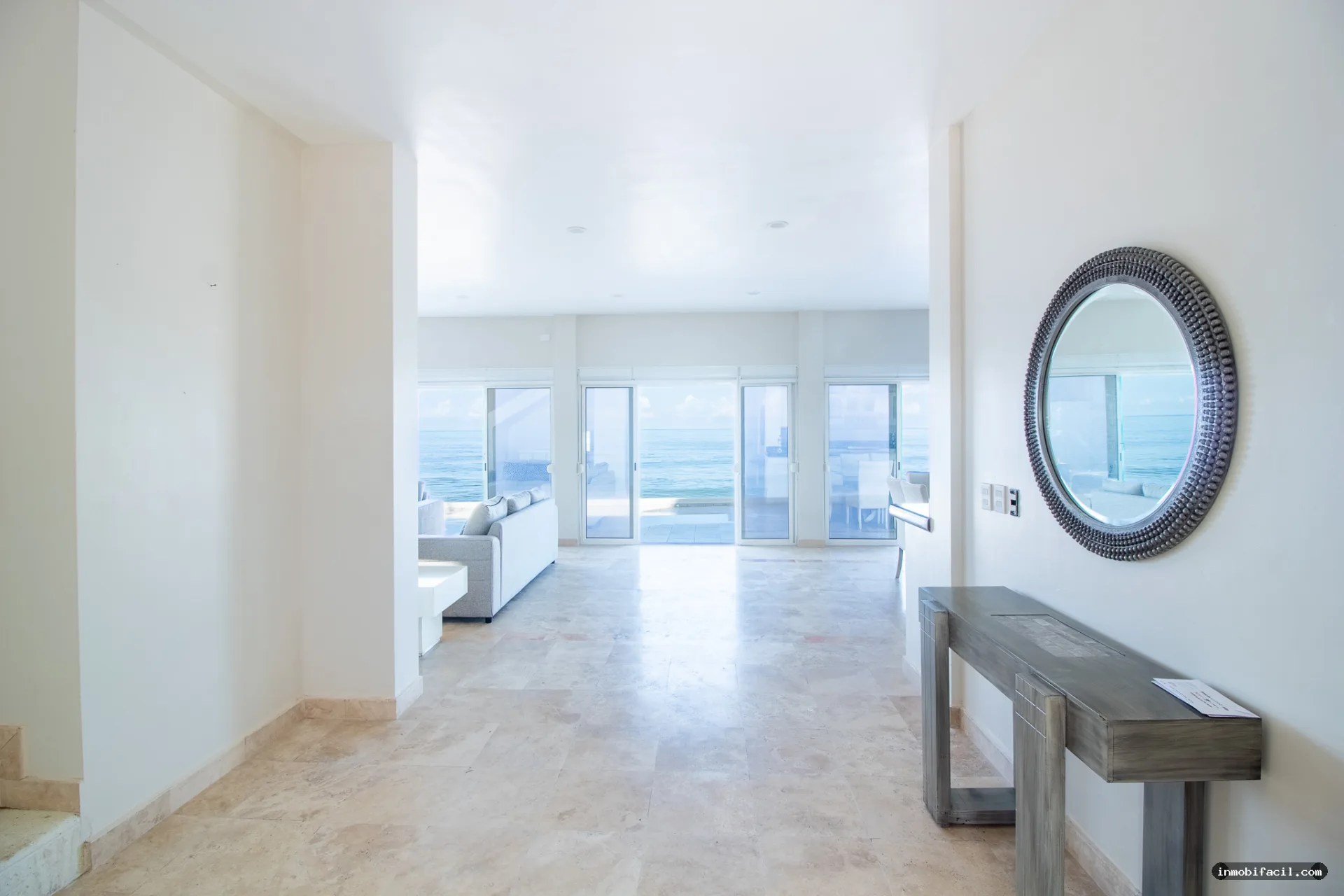 Foto 5 de Casa frente al mar en venta en Mazatlán, con rooftop y acceso a la playa