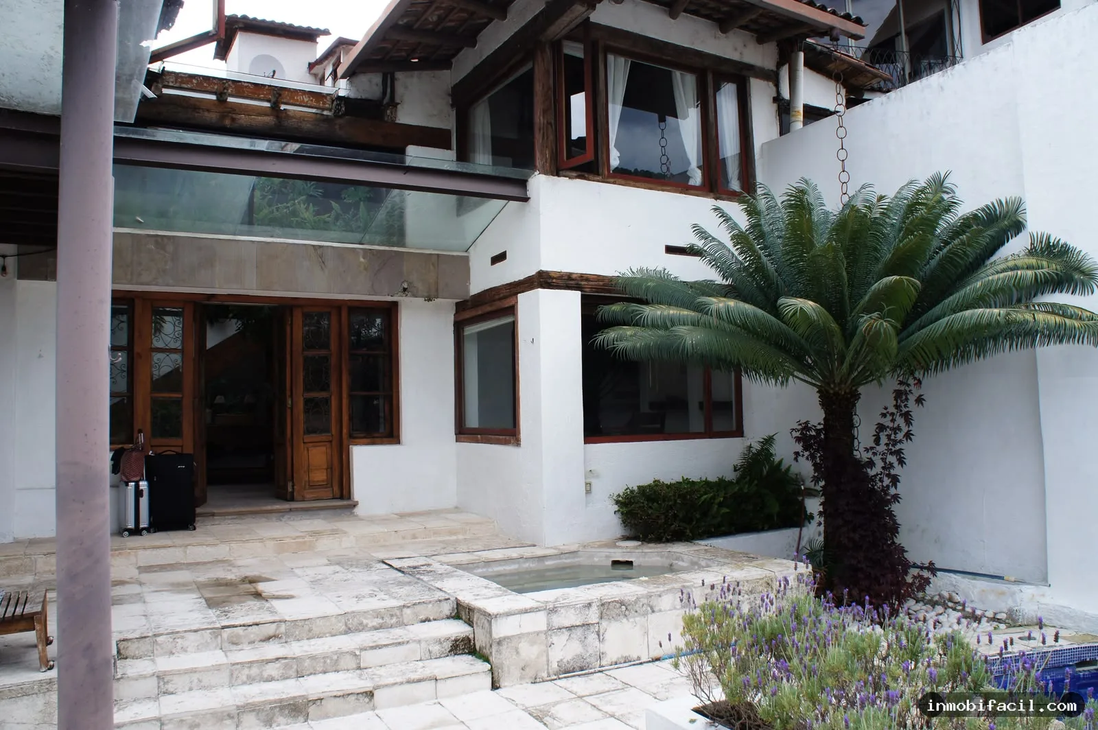 Espectacular residencia amueblada con vista al lago en Valle de Bravo