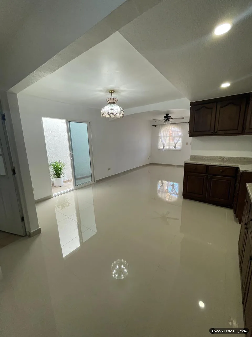 Foto 5 de Casa en Venta – Privada Jacarandas, Jardines de Agua Caliente,Tijuana.