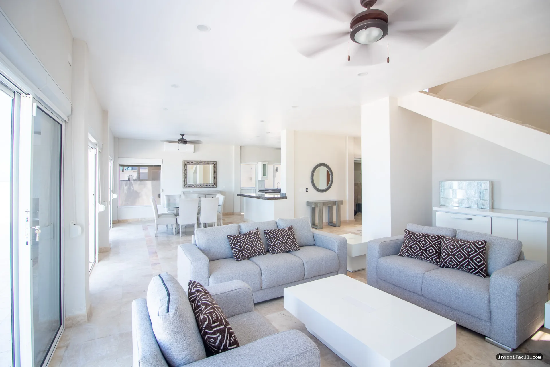Foto 10 de Casa frente al mar en venta en Mazatlán, con rooftop y acceso a la playa