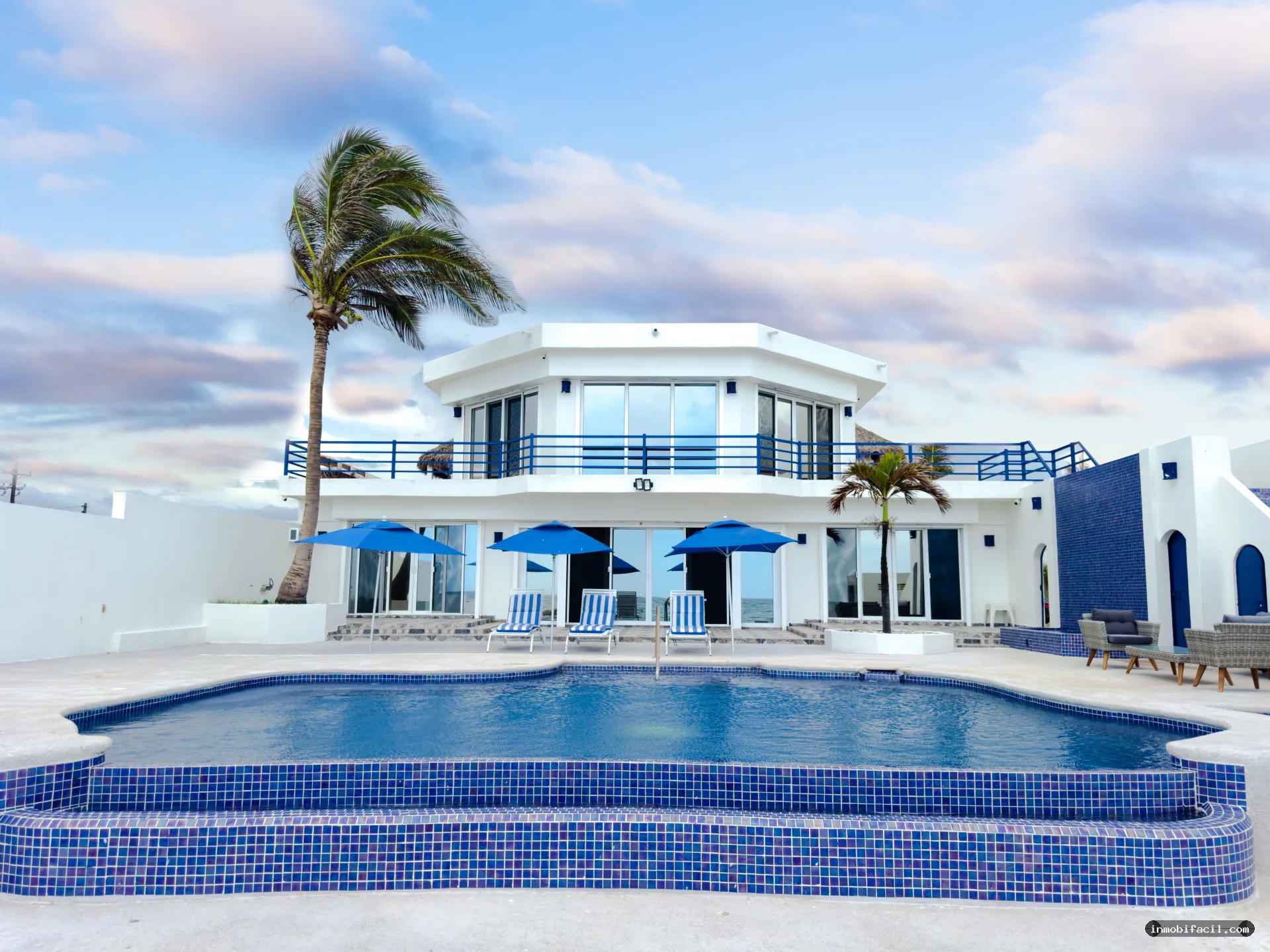 RESIDENCIA FRENTE AL MAR EN VENTA EN PLAYA LA ESCOPAMA, MAZATLÁN
